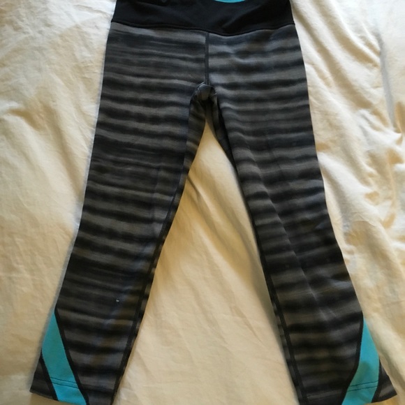 Under Armour Crops Sz XS - Picture 1 of 5